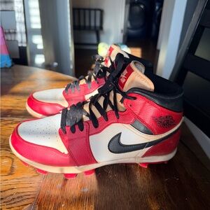 Nike Air Jordan Retro MCS Chicago Men’s Cleats Red